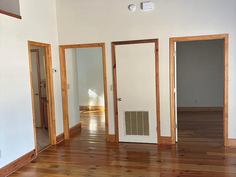 305 N Broad St — Photo 3