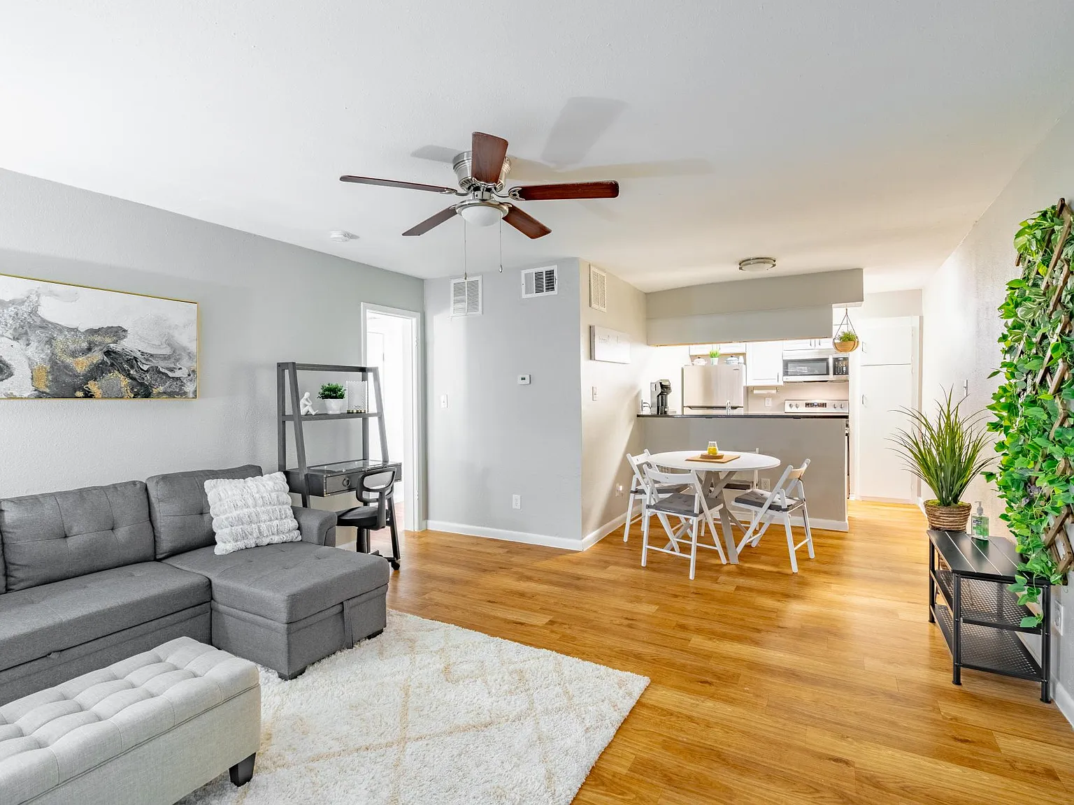 2 bed, 829 sqft, $2,500 — Photo 2