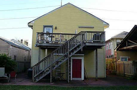 private patio/entrance
