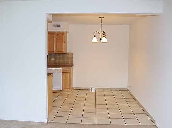 4th image of 885 Wellington Ave #0