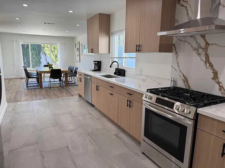 6053 Wilkinson Ave — Photo 33
