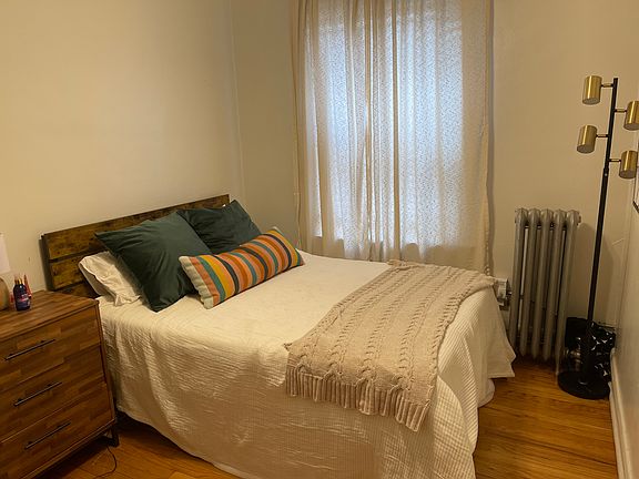 4th image of 4216-4224 N Clark St #33