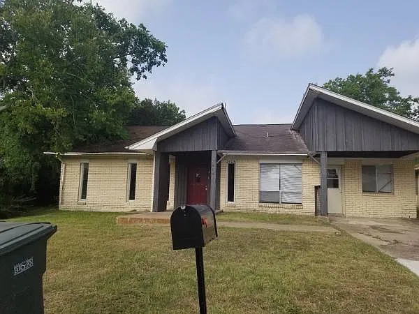 3404 Sandra Dr
