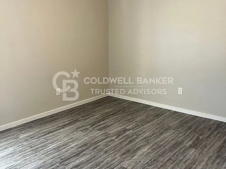 2122 N Texas Ave — Photo 5