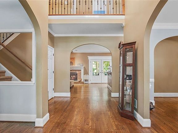 4th image of 662 Goldenwood Ct