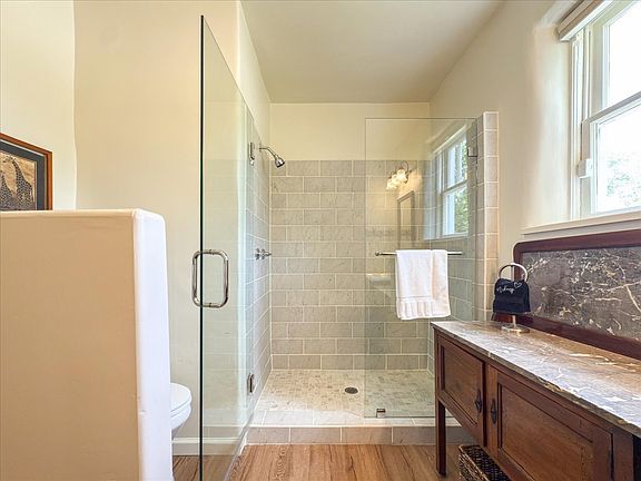 5th image of 419 Orchard Dr