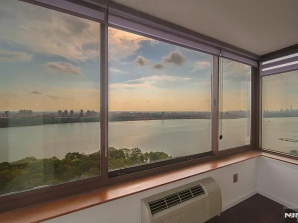 100 Old Palisade Rd APT 3303, Fort Lee, NJ 07024