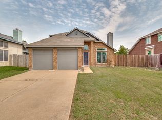 820 Over Ridge Dr, Grand Prairie, TX 75052