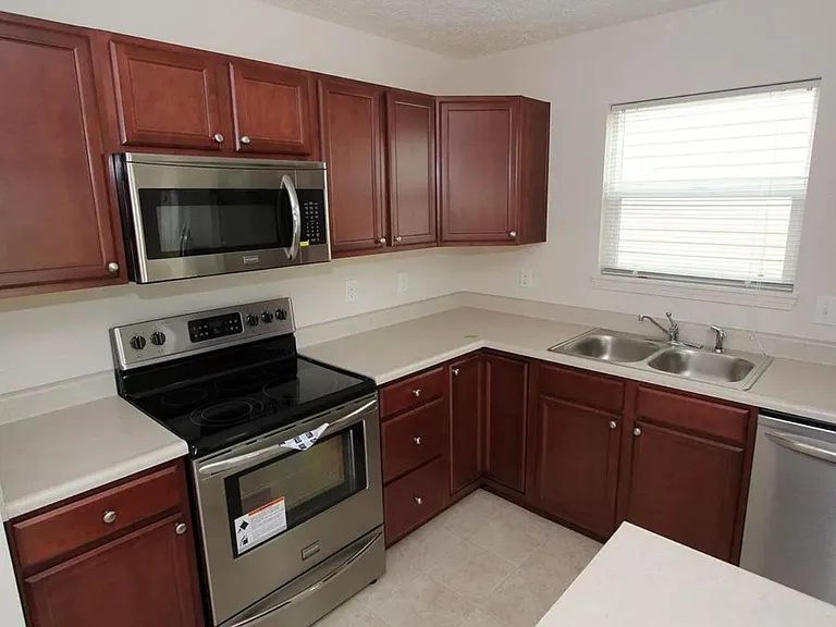 2425 Cushing Dr — Photo 5