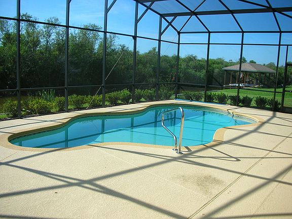 Huge screened in Lanai