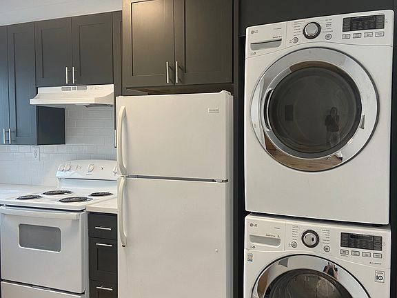 4th image of 481 Elizabeth St APT 6