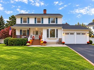 179 Nimbus Rd, Holbrook, NY 11741
