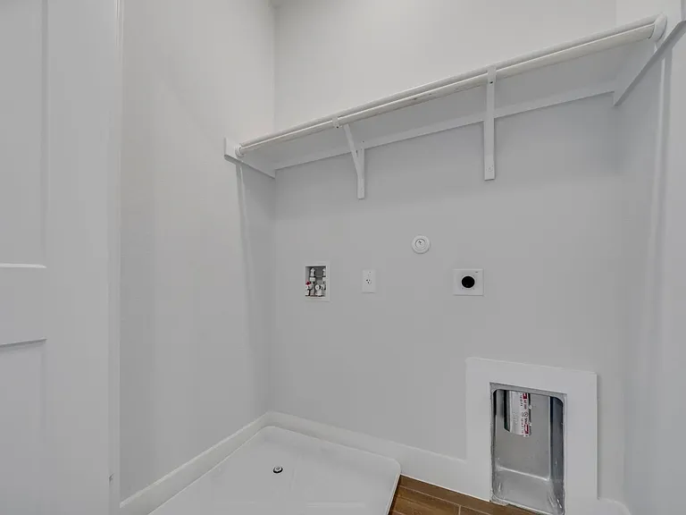 13631 Giovannis Gdn — Photo 18