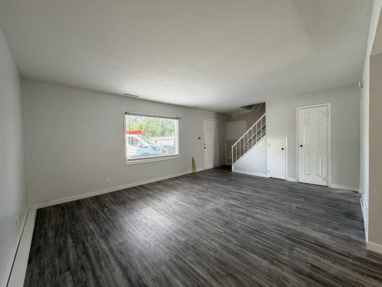 3 bed, 1.5 bath, $1,300 — Photo 3