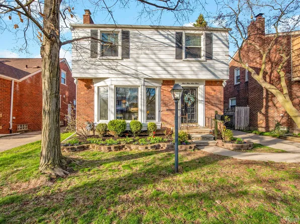 4994 Hillcrest St, Grosse Pointe Farms, MI 48236