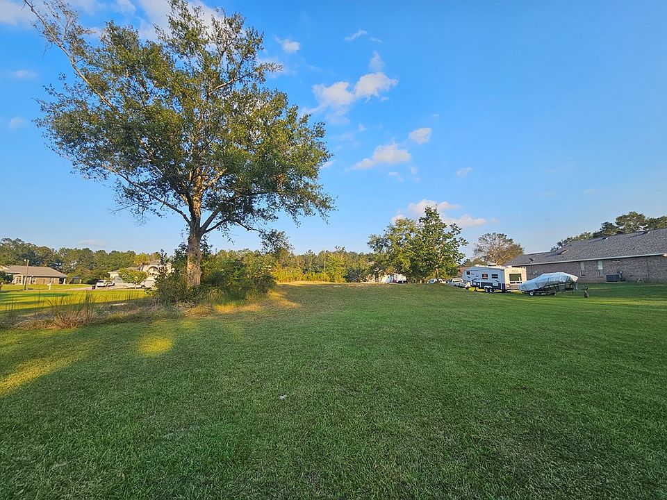 2nd image of 6 Ravenwood Dr