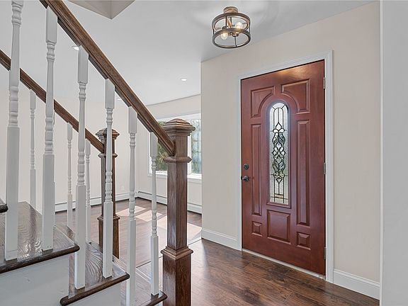 3rd image of 1009 Wilson Blvd