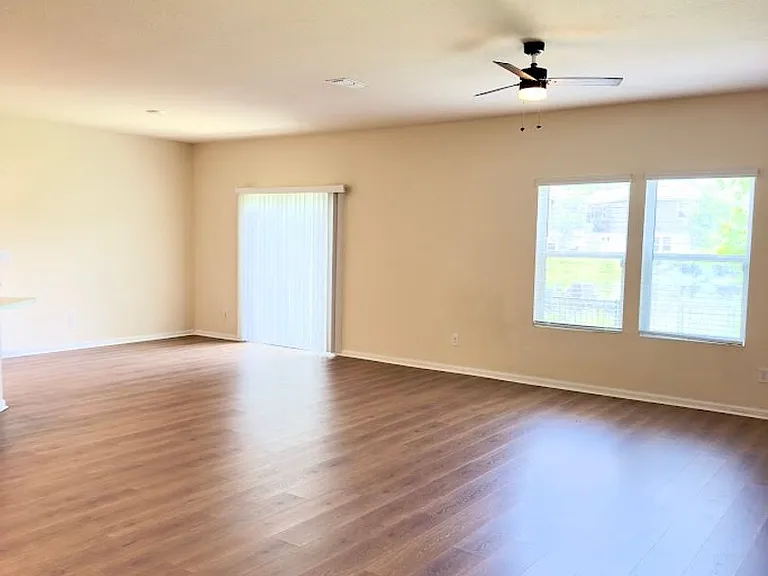 124 Teakwood Dr — Photo 4