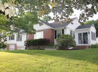 25 Mayflower Rd, Hallowell, ME 04347