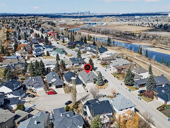 3rd image of 711 Diamond Ct SE