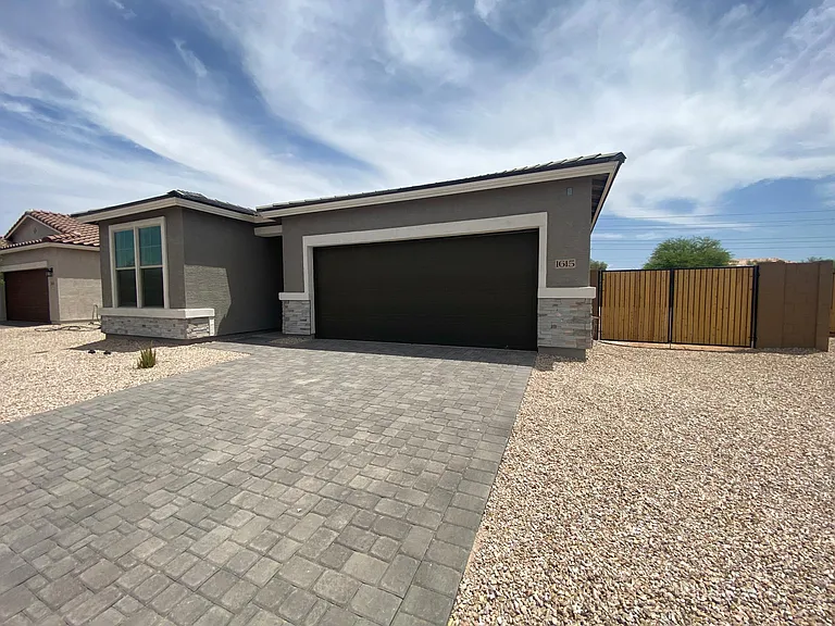 1615 E Paul Dr — Photo 2