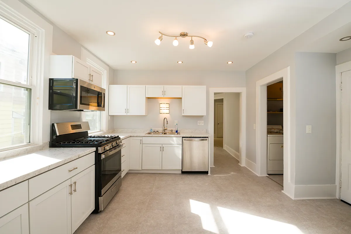 Building Photo - 47 Washington Ave #1E