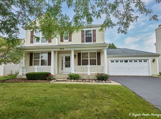 504 S Beacon Ln, Round Lake, IL 60073