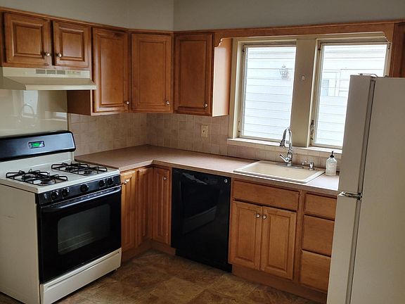 2nd image of 1080 Foster St