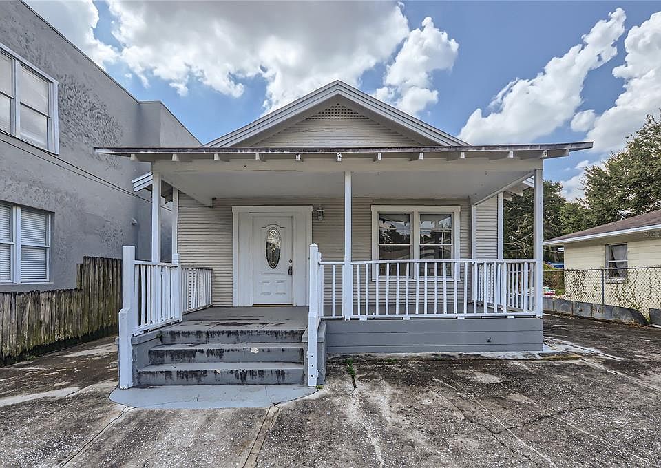 1st image of 302 W WOODLAWN AVENUE