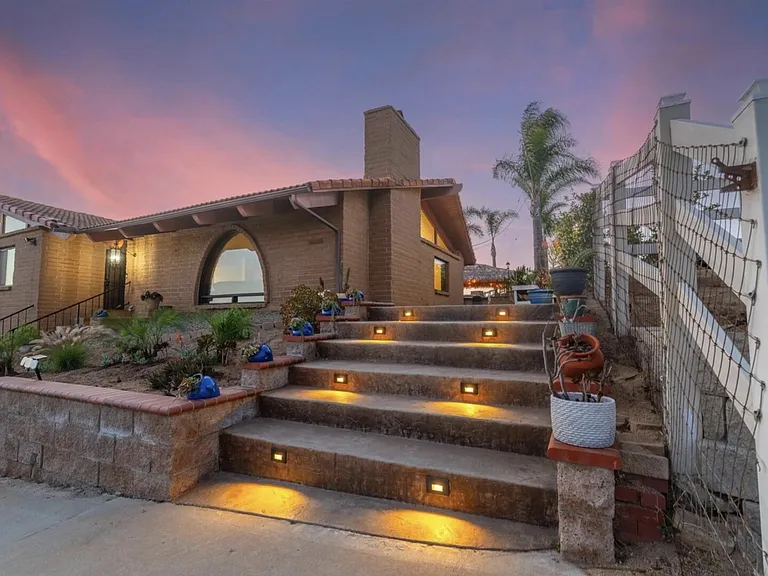 Palos Verdes Dr — Photo 2