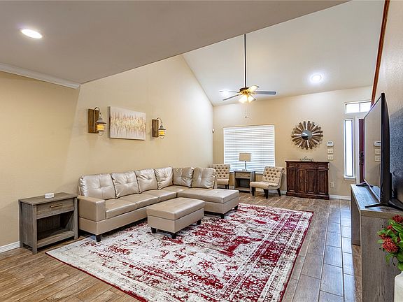 5th image of 729 Dominik Dr