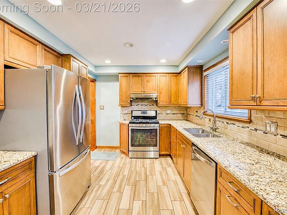 3rd image of 1799 Grange Rd