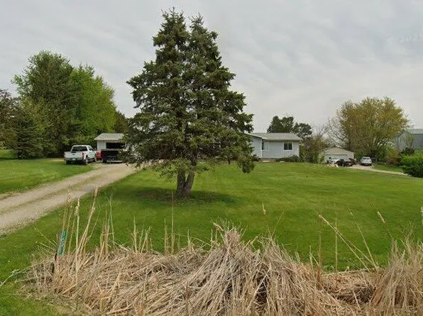 1691 Sweetland Acres Ln, Muscatine, IA 52761