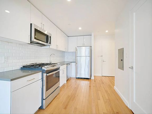 5th image of 2211 3rd Ave #5P