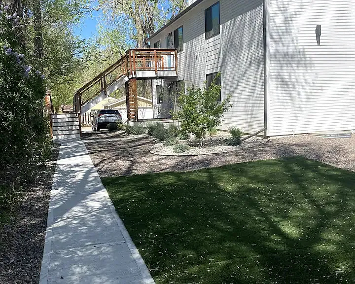 222 N Institute St — Photo 10
