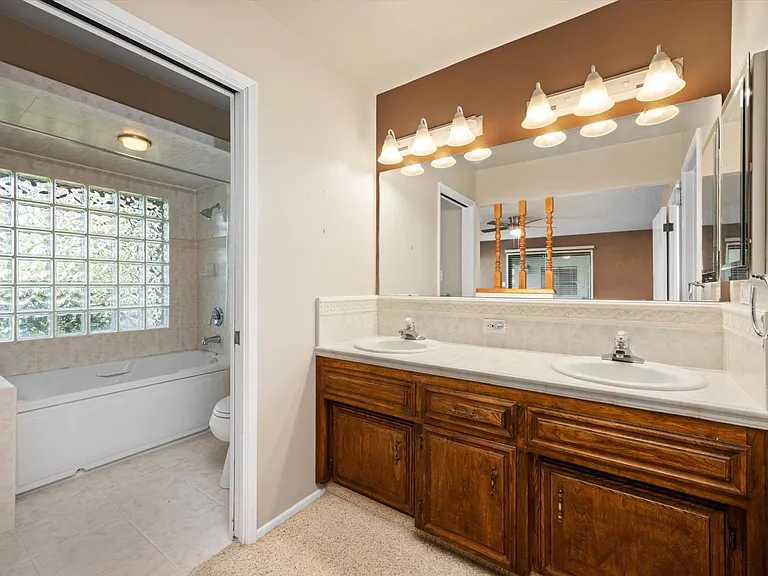 7808 Selkirk Dr — Photo 18