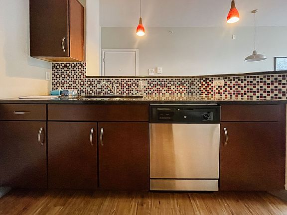 4th image of 1700 N Rosewood Ave #1700