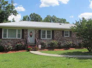 1094 E Oak Hill Dr, Halifax, VA 24558