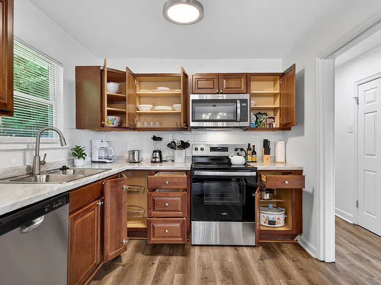 16 Lansing Ave — Photo 17