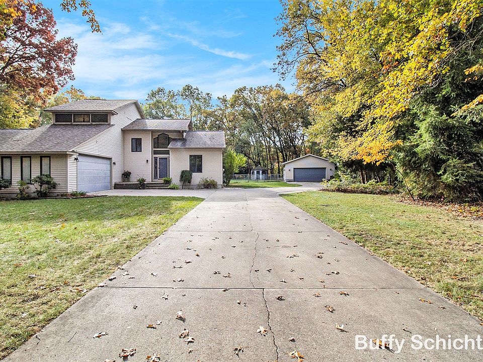 1st image of 3323 N Riverwood Dr