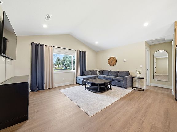 5th image of 601 Mount Shasta Dr