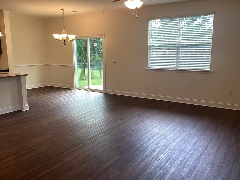 601 E Lionel Rd — Photo 6