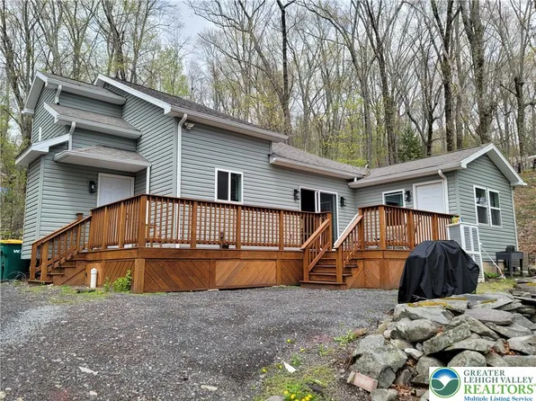3422 Pocono Dr, East Stroudsburg, PA 18302