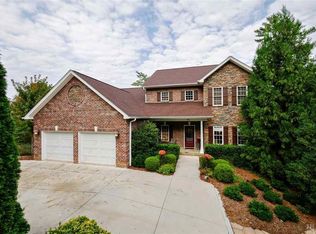 726 Northshore Dr, Hickory, NC 28601