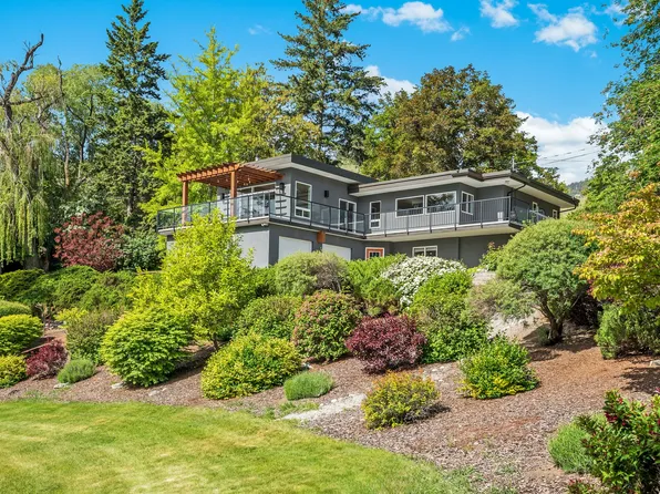 220 W Bench Dr, Penticton, BC V2A