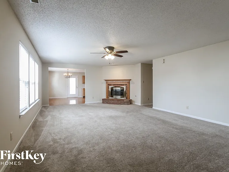 9192 Huntleigh Cir — Photo 2