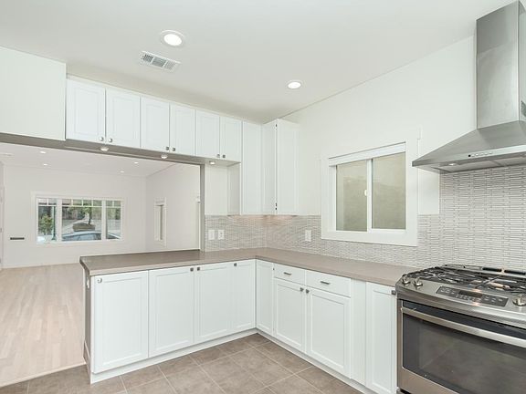 3rd image of 335 W Date St