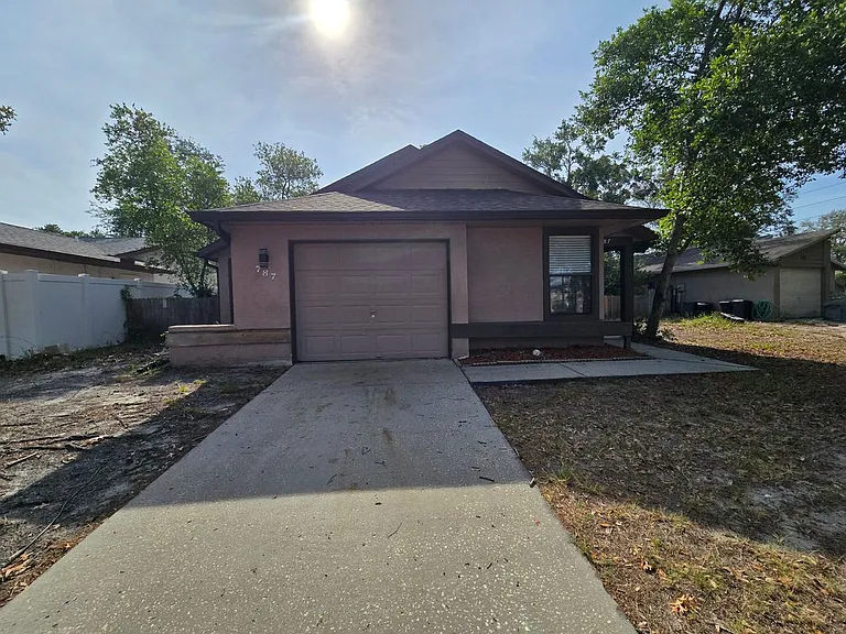 787 Arthurs Ct — Photo 1
