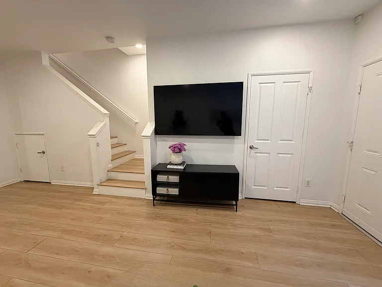 10918 Morrison St #3 — Photo 4