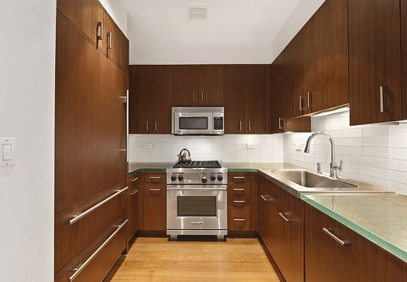 3rd image of 33 W 56th St APT 4D